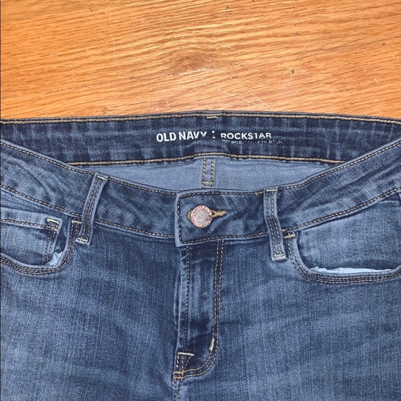 blue jeans with hole in one knee - Picture 3 of 3